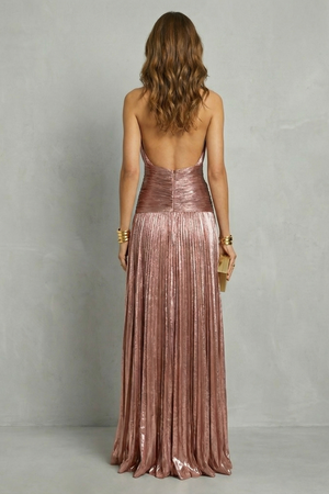 Luminara – Elegancia metálica con drapeado – Vestido maxi