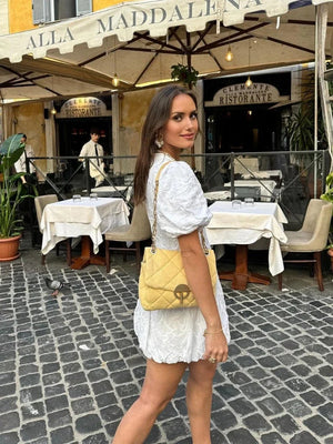 Vestido mini con mangas abullonadas