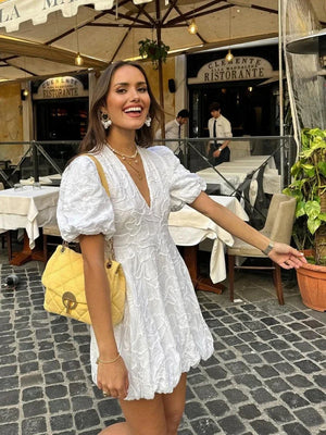 Vestido mini con mangas abullonadas