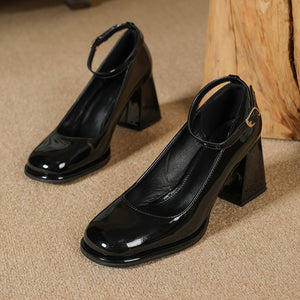 Camila™ | Tacones de charol con correa