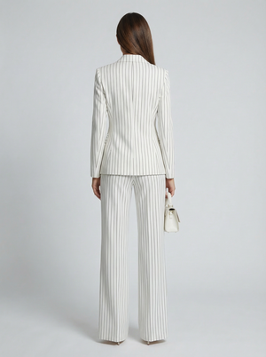 Victoria | Traje Diplomático elegante