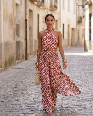 Almudena | Conjunto Elegante con Diseño de Hombros Descubiertos