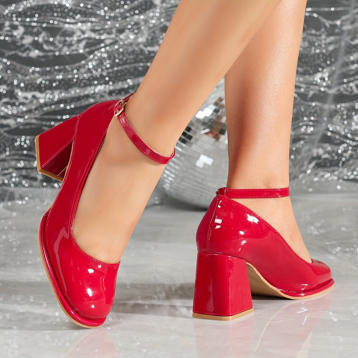 Camila™ | Tacones de charol con correa