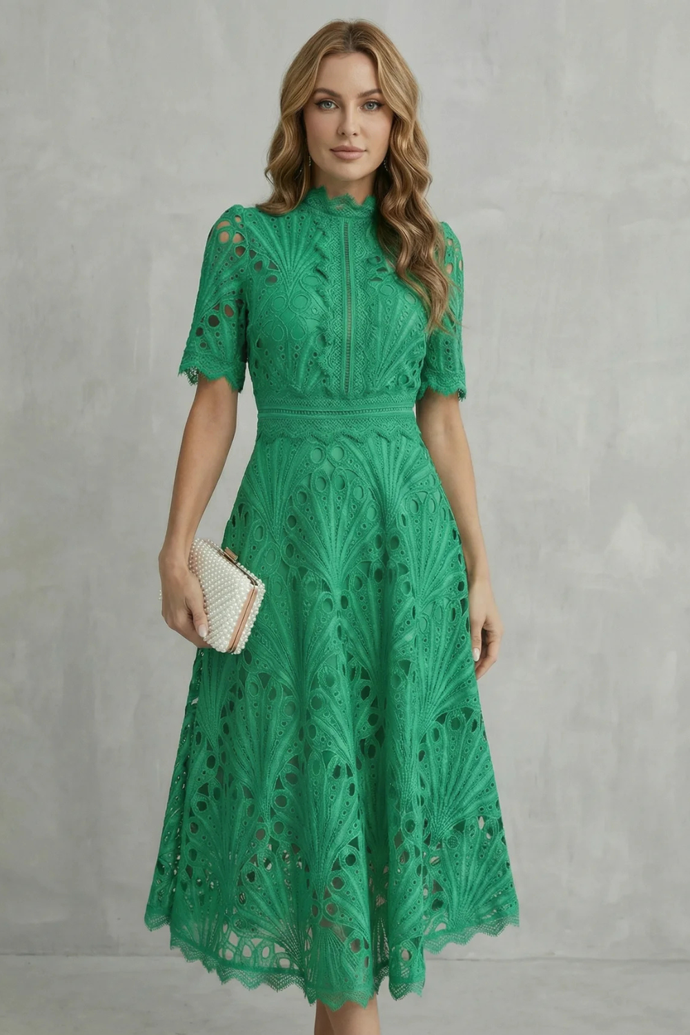 Charlisse – Refinamiento de encaje ornamentado – Vestido midi de cuello alto