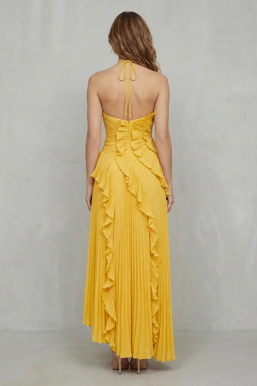 Lavirea – Pliegues esculpidos – Vestido midi de un solo hombro