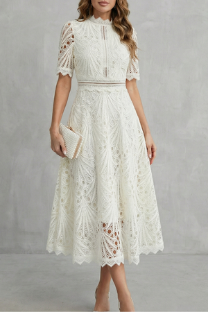 Charlisse – Refinamiento de encaje ornamentado – Vestido midi de cuello alto
