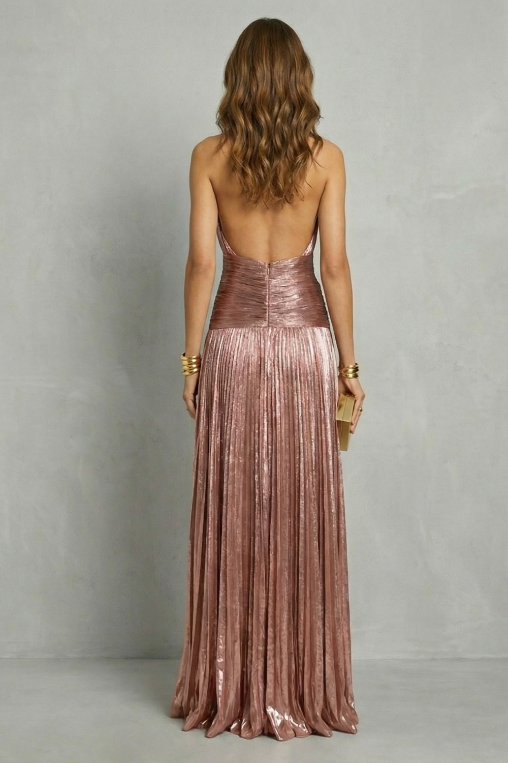 Luminara – Elegancia metálica con drapeado – Vestido maxi