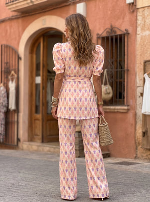 Sandra | Conjunto Estampado con Blazer y Pantalón Acampanado
