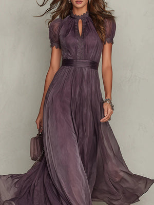 Petra | Vestido largo morado con escote en forma de llave, borde de encaje de gasa