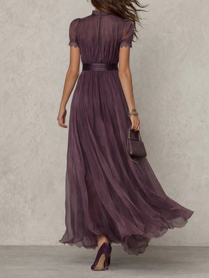 Petra | Vestido largo morado con escote en forma de llave, borde de encaje de gasa