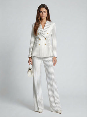 Victoria | Traje Diplomático elegante
